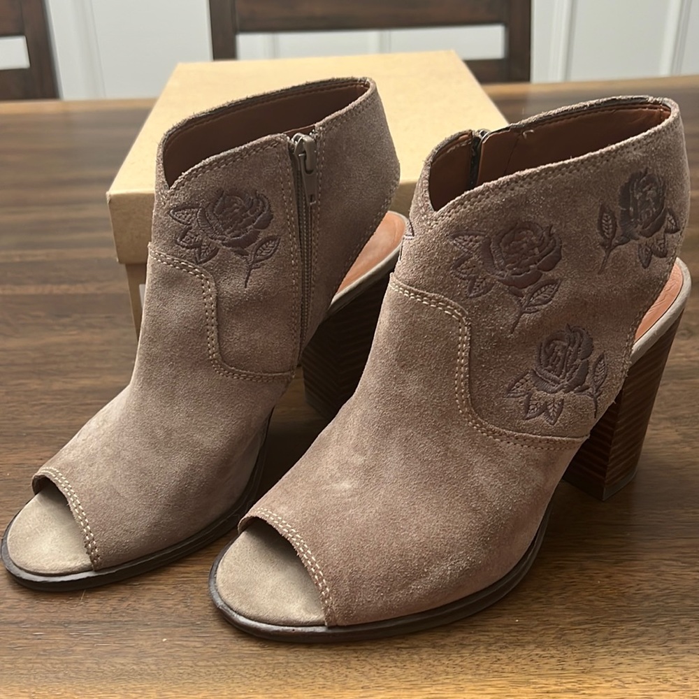 Lucky Brand open toe suede rose booties